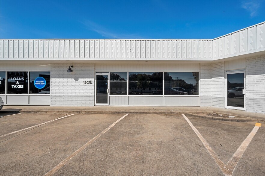 1201 Lake Air Dr, Waco, TX à louer - Photo du bâtiment - Image 2 de 3