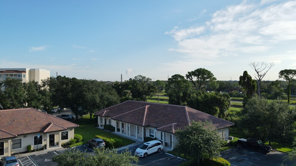 2739 Oak Ridge Ct, Fort Myers, FL à vendre - Photo du b timent - Image 3 de 18