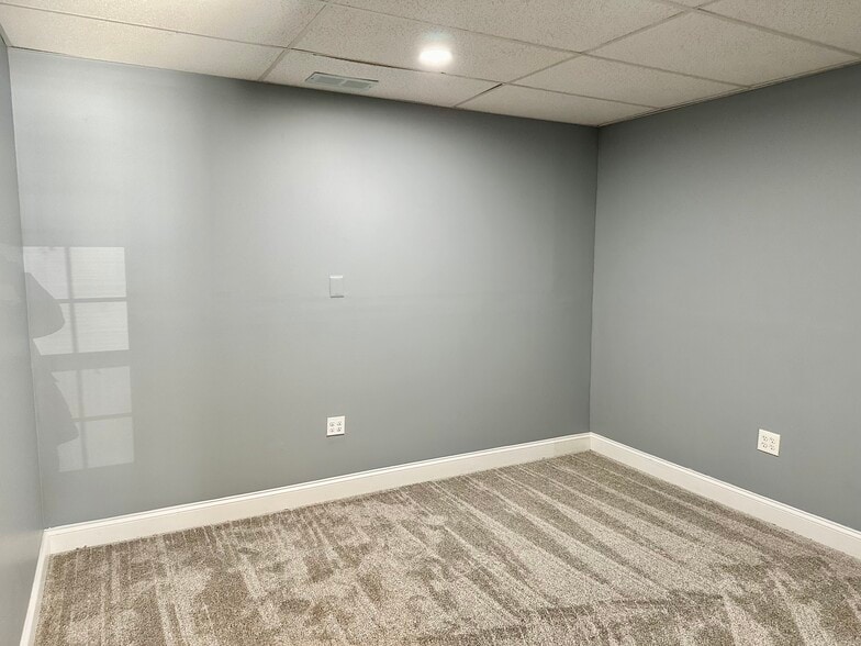 80 Beauchamp Dr, Elkton, MD for lease - Building Photo - Image 3 of 11