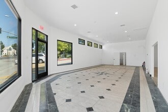 1129 Foothill Blvd, La Cañada Flintridge, CA for lease Interior Photo- Image 1 of 7