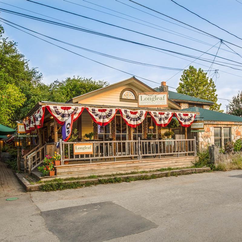 314 Wimberley Square Retail portefeuille de 2 propriétés à vendre sur LoopNet.ca Photo principale- Image 1 de 10