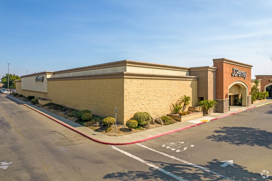 1260 E Gibson Rd, Woodland, CA for sale - Building Photo - Image 2 of 6