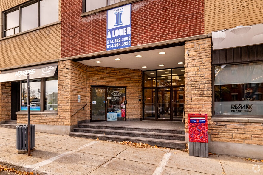 1255-1289 Boul Laird, Mont-Royal, QC à louer - Photo du bâtiment - Image 3 de 7