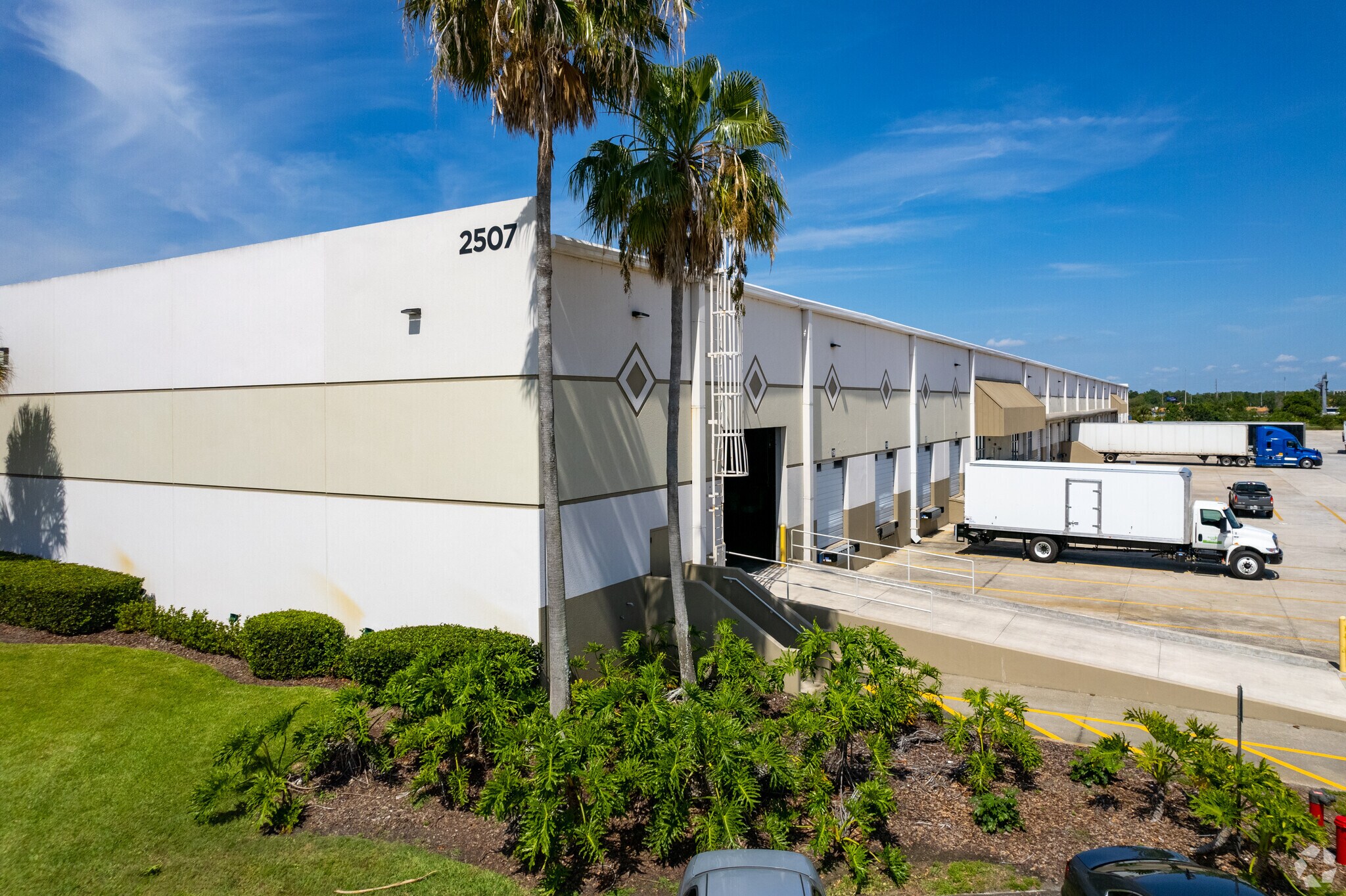 2507 Investors Row, Orlando, FL à louer Photo principale- Image 1 de 34