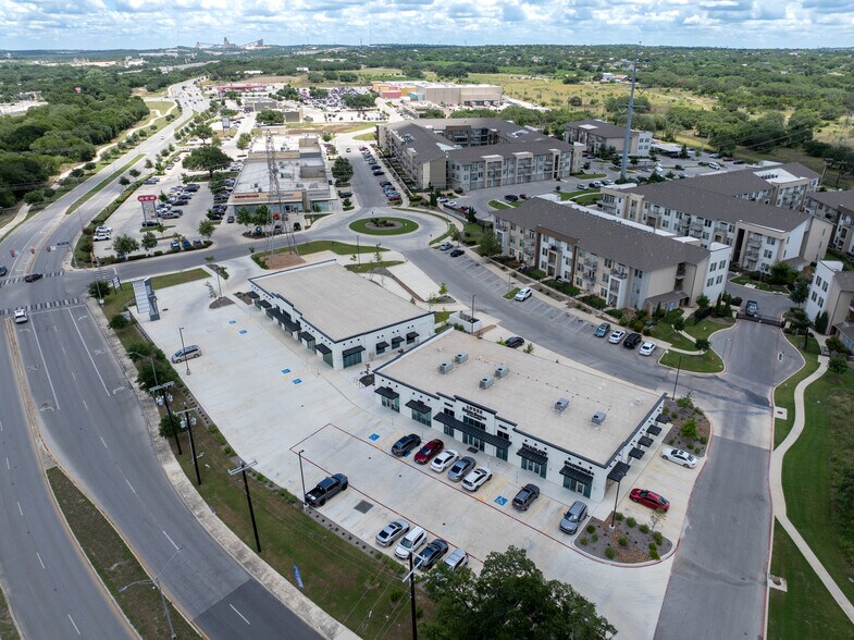 16918 Bulverde Rd, San Antonio, TX à louer - Photo du bâtiment - Image 2 de 5