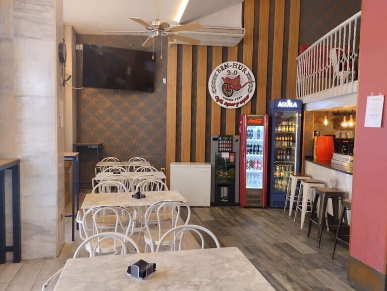 Retail in Valladolid for lease - Building Photo - Image 2 of 35