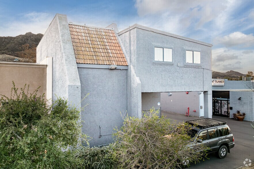 29360-29370 Roadside Dr, Agoura Hills, CA for lease - Building Photo - Image 3 of 14