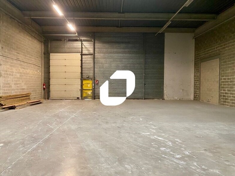 Office in Gennevilliers for lease - Interior Photo - Image 1 of 12