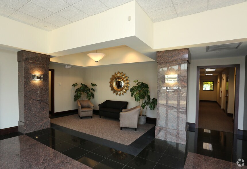4035 Premier Dr, High Point, NC à louer - Hall d’entrée - Image 3 de 15