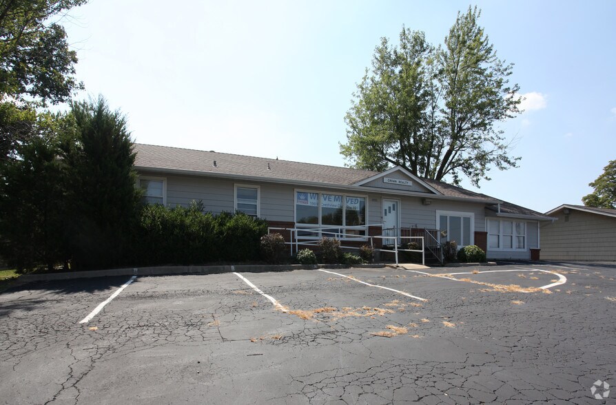 1005 W Amity, Louisburg, KS for lease - Building Photo - Image 2 of 2