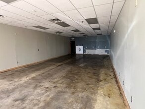 630 S Lincoln Ave, York, NE for lease Interior Photo- Image 2 of 6