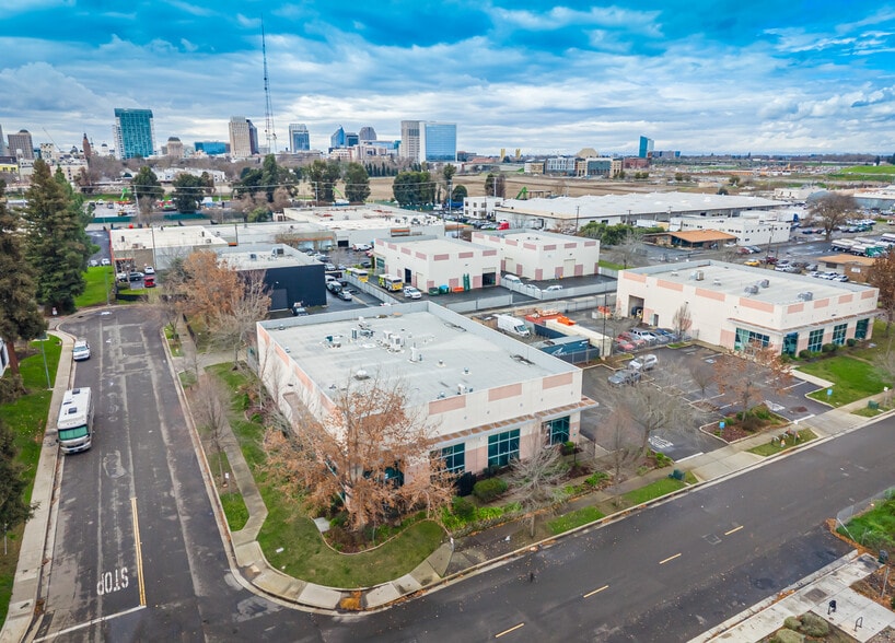 1030 N D St, Sacramento, CA à vendre - Photo du bâtiment - Image 2 de 34