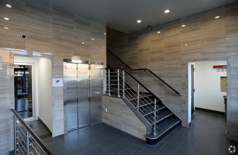 24912 Jericho Tpke, Floral Park, NY à louer - Photo du bâtiment - Image 1 de 6