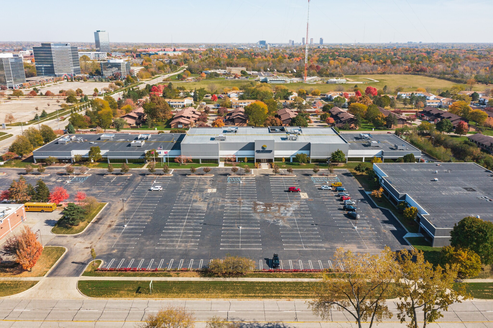 27301-27335 W 11 Mile Rd, Southfield, MI à vendre Photo du bâtiment- Image 1 de 10