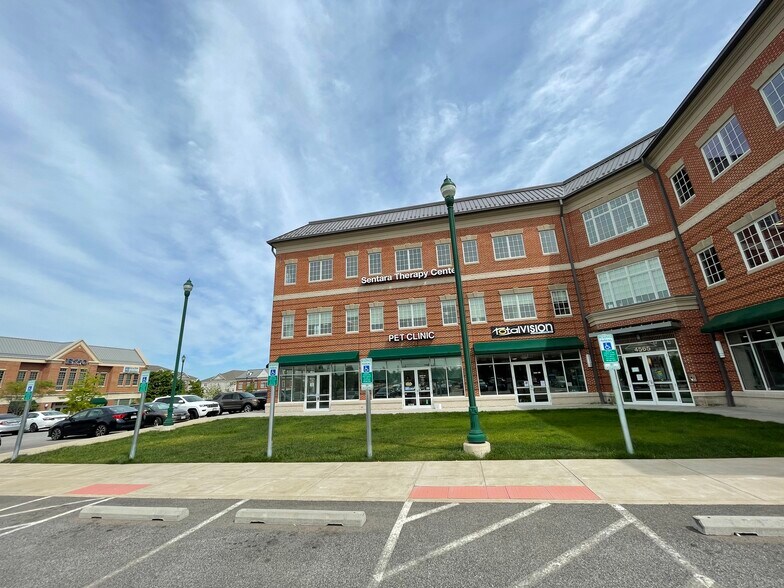 4565 Daisy Reid Ave, Woodbridge, VA à vendre - Photo du bâtiment - Image 3 de 6