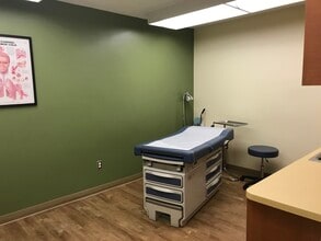 2125 E Thousand Oaks Blvd, Thousand Oaks, CA for lease Interior Photo- Image 2 of 8