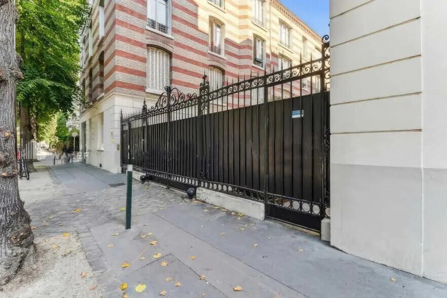 Bureau dans Neuilly-sur-Seine à vendre - Photo du bâtiment - Image 3 de 14