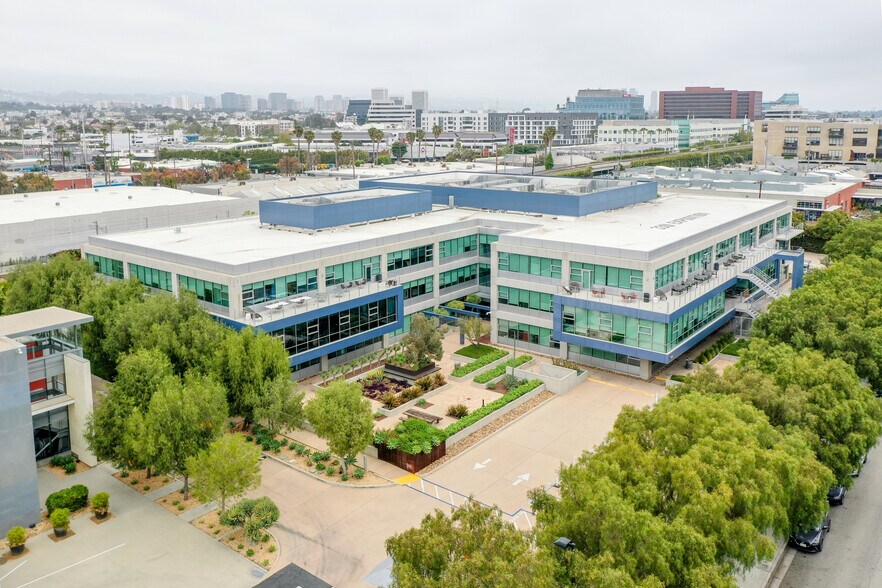 3301 Exposition Blvd, Santa Monica, CA à louer - Photo du bâtiment - Image 3 de 7