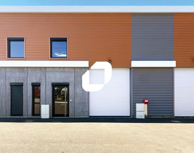 Flex in Meyzieu for lease - Building Photo - Image 2 of 10