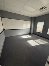 69-71 Progress Ct, Moscow Mills, MO à louer Photo intérieure- Image 1 de 10