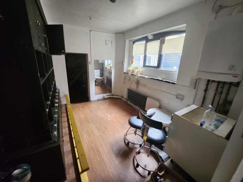48 Windsor St, Uxbridge for lease - Interior Photo - Image 3 of 6
