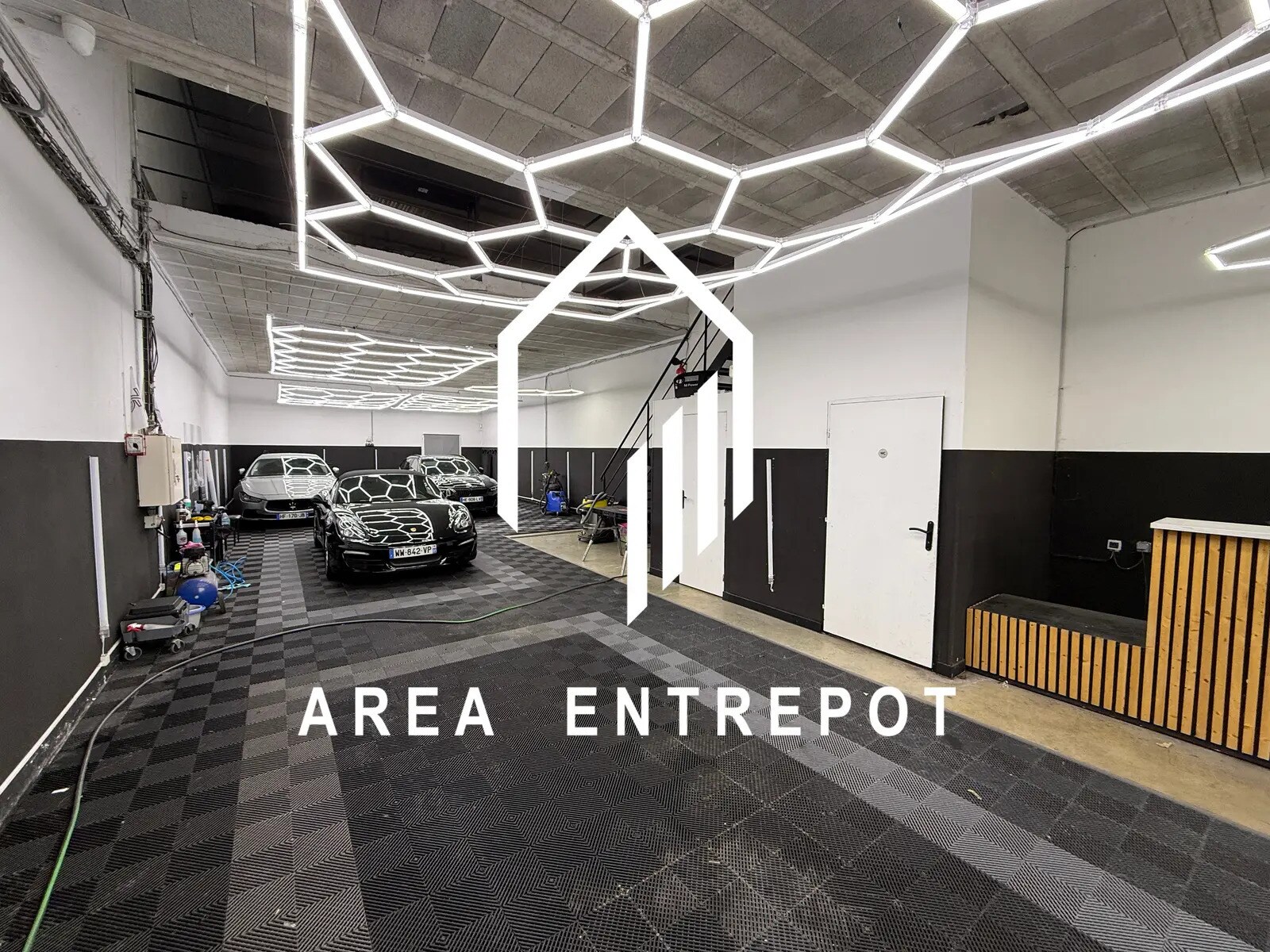 Flex in Aubagne for lease Interior Photo- Image 1 of 8