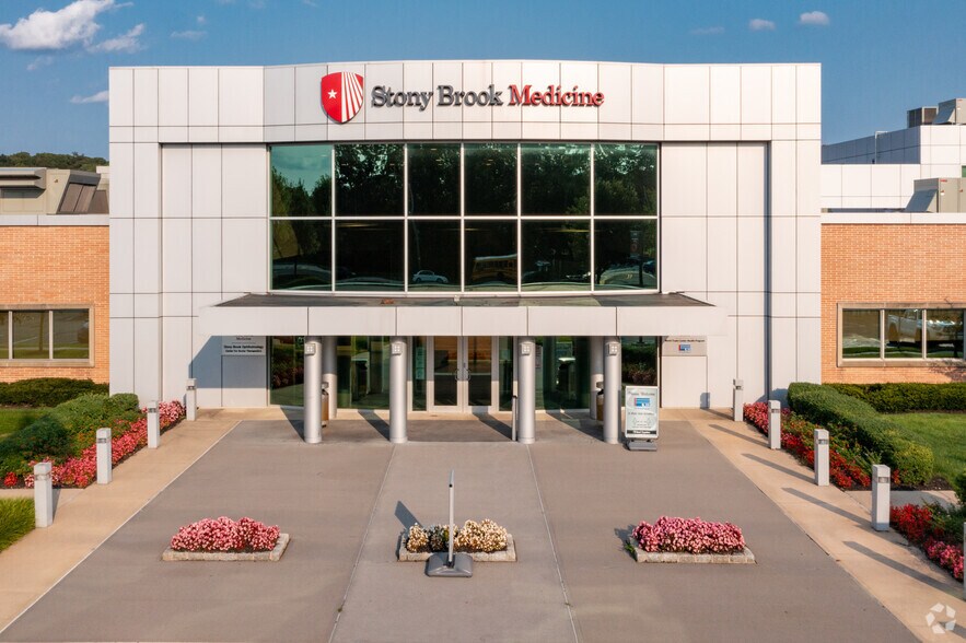 500 Commack Rd, Commack, NY à louer - Photo du bâtiment - Image 3 de 5