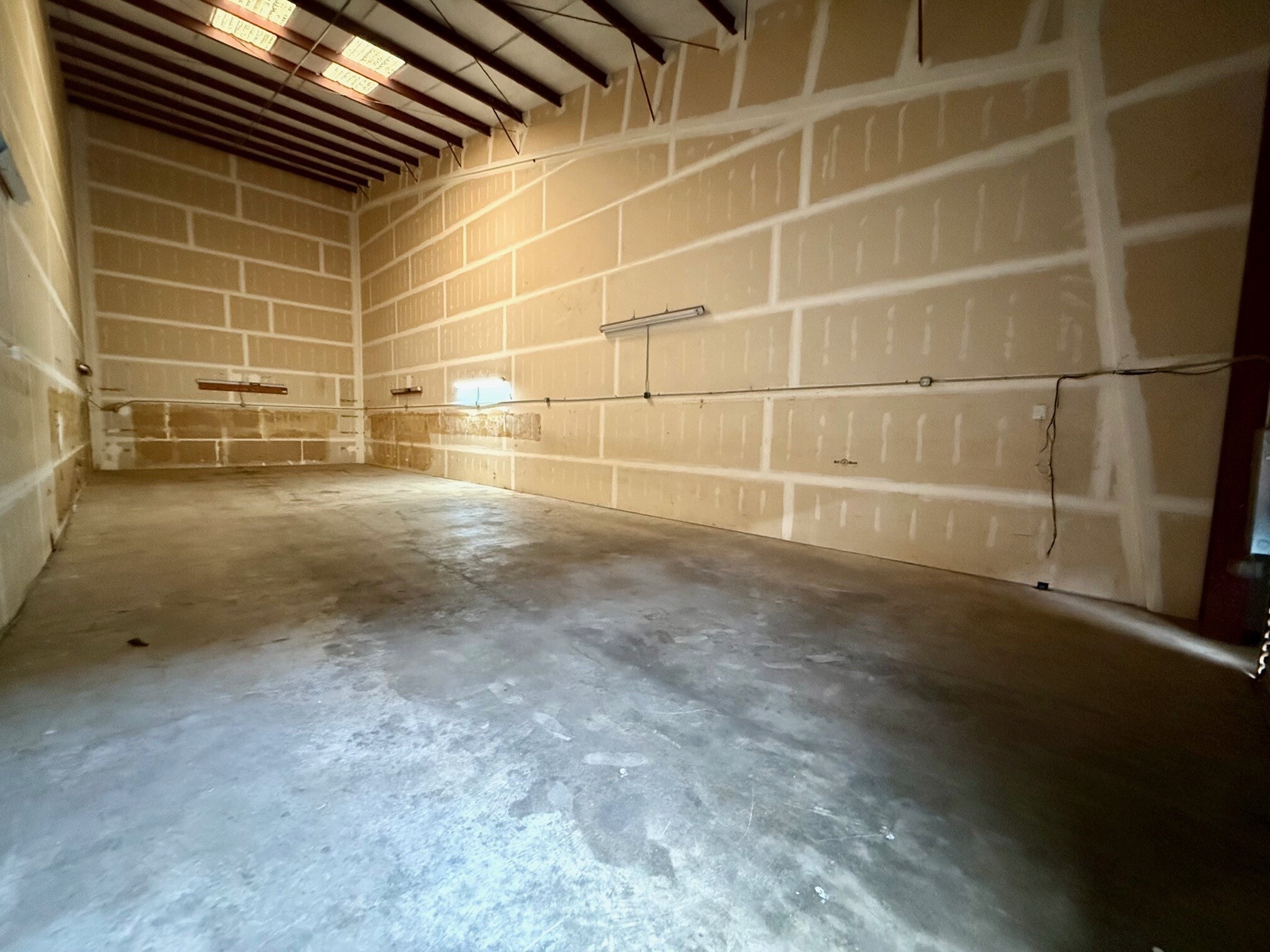 201 Kapaa Quarry Rd, Kailua, HI for lease Interior Photo- Image 1 of 2