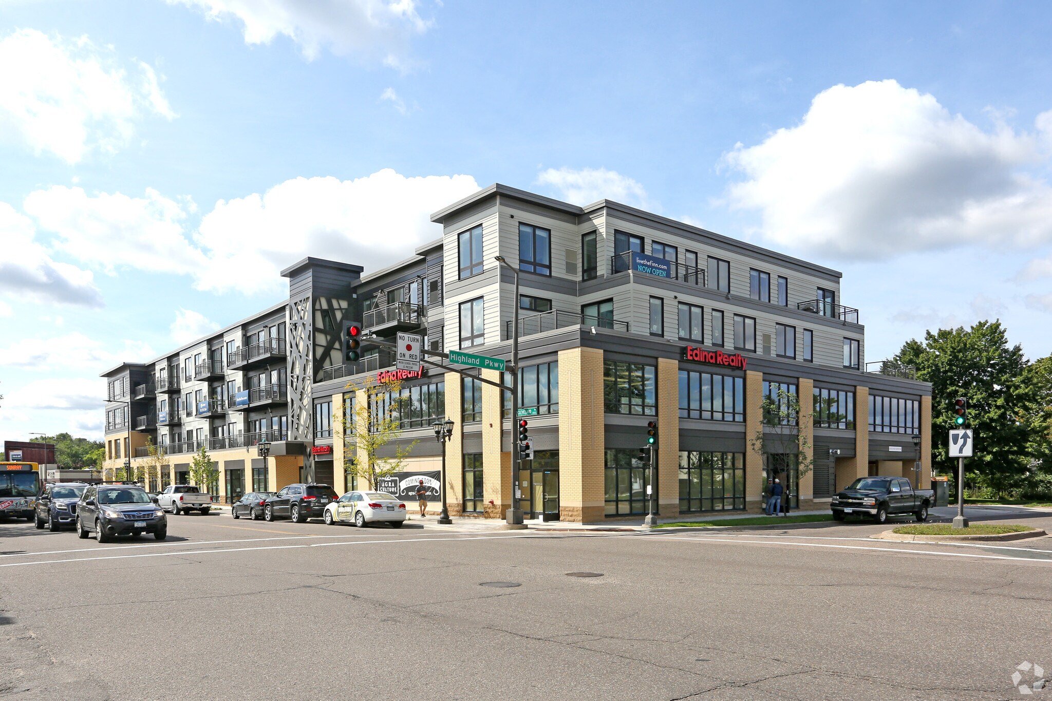 725 Cleveland Ave S, Saint Paul, MN à louer Photo du bâtiment- Image 1 de 14