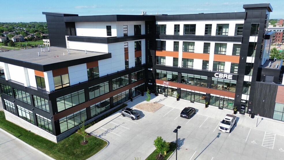 595 S 60th St, West Des Moines, IA à louer - Photo du bâtiment - Image 3 de 7