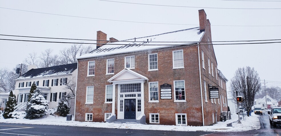 100 West Main St, Berryville, VA for sale - Building Photo - Image 1 of 1