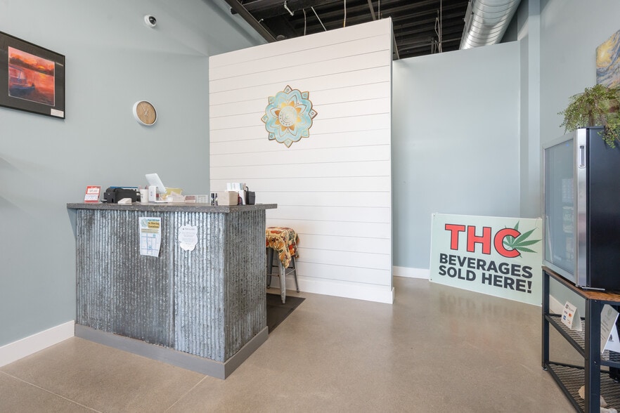 100 E 2nd St, Cedar Falls, IA à louer - Photo du bâtiment - Image 3 de 11