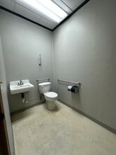 10605-10715 E Winner Rd, Independence, MO for lease Interior Photo- Image 2 of 10