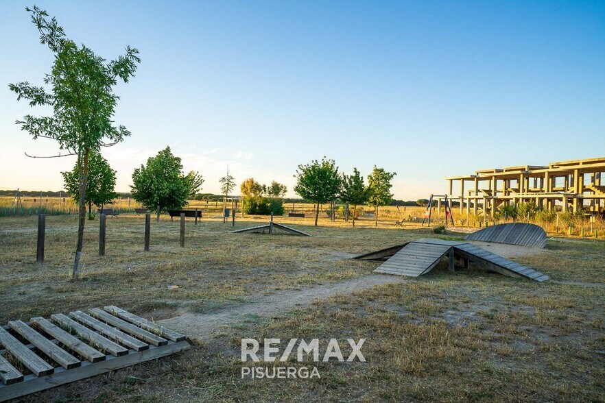 Avenida de las Navas, 50, Aldeamayor de San Martín, Valladolid à vendre - Photo du bâtiment - Image 2 de 20