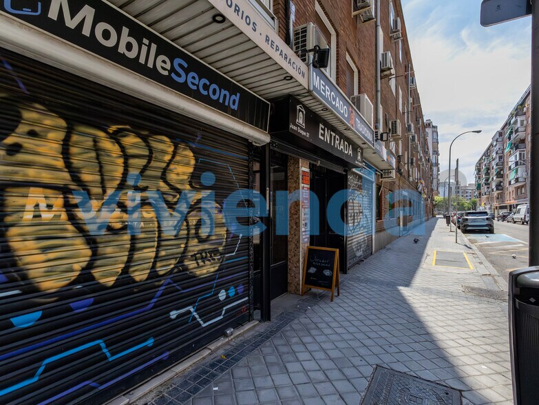 Immeuble residentiel dans Madrid, Madrid à vendre - Photo du bâtiment - Image 1 de 1