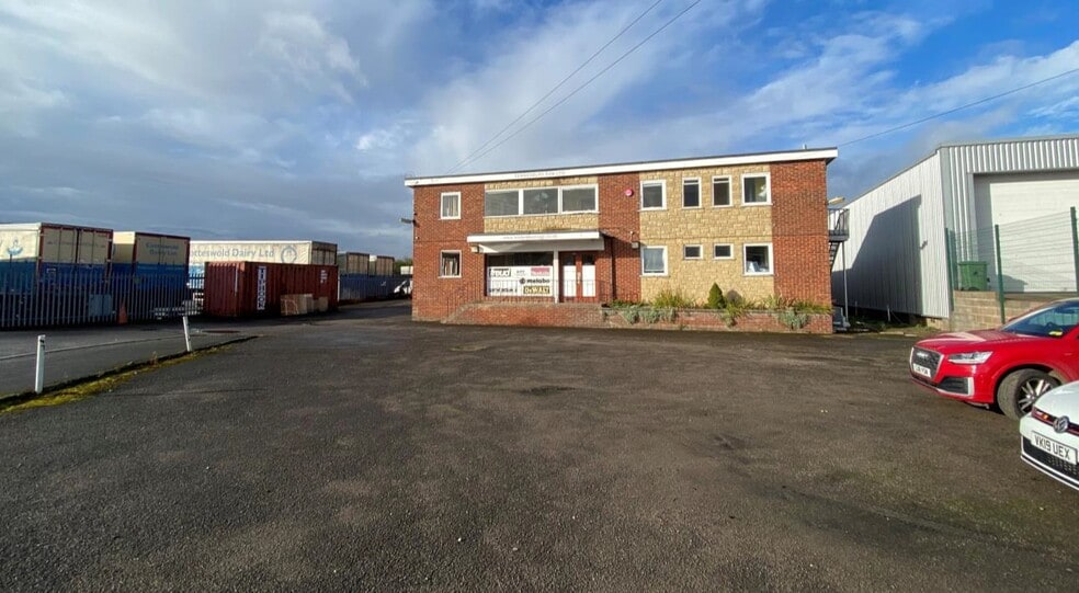 Northway Ln, Tewkesbury à vendre - Photo du bâtiment - Image 2 de 13