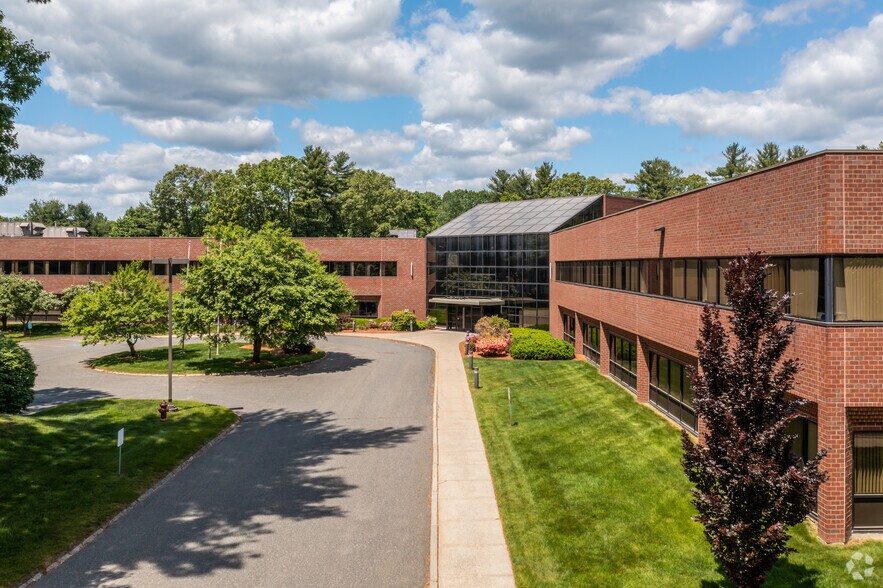 2 Cabot Rd, Hudson, MA à louer - Photo du bâtiment - Image 2 de 10