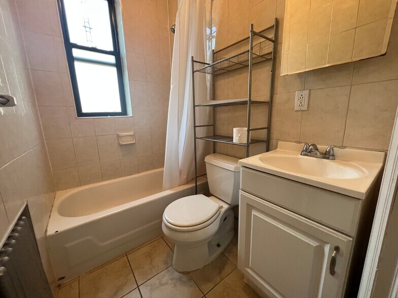 349 Grove St, Brooklyn, NY à vendre - Photo du bâtiment - Image 3 de 9