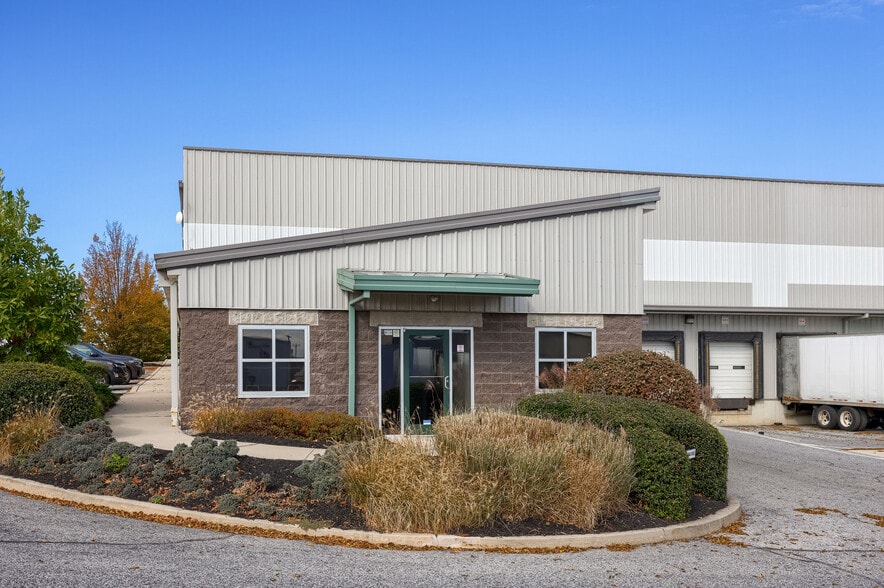 300 Commerce Dr, New Holland, PA à vendre - Photo du bâtiment - Image 2 de 29