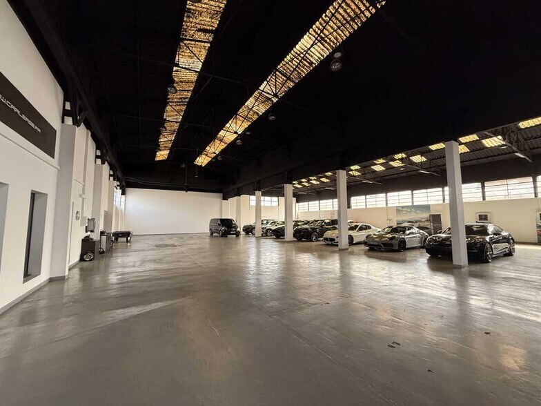 Flex dans Decines Charpieu à louer - Photo du bâtiment - Image 2 de 9