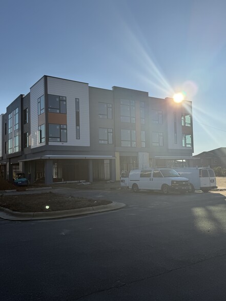 11008 Ingleside Pl, Raleigh, NC à louer - Photo du bâtiment - Image 2 de 8