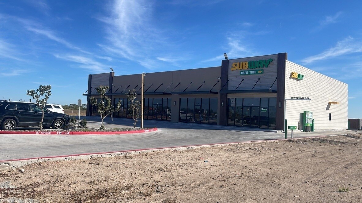 2820 N International Blvd, Weslaco, TX for lease Primary Photo- Image 1 of 16