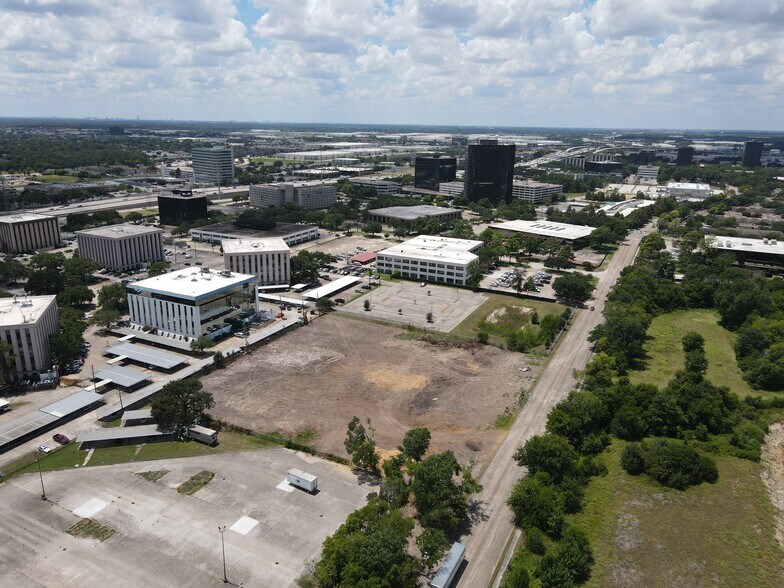 Benmar Dr, Houston, TX à vendre - Photo du bâtiment - Image 3 de 5