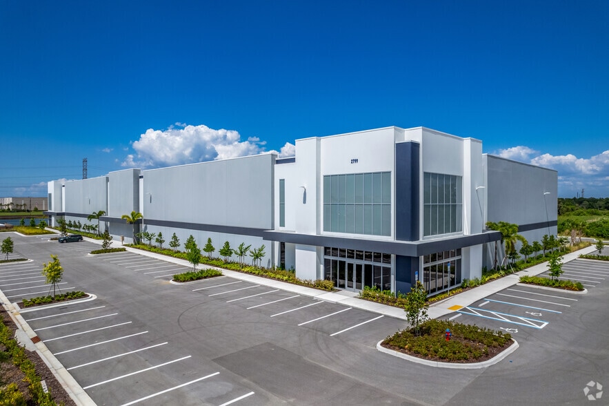 2799 Gateway Centre Pky, Saint Petersburg, FL for lease - Primary Photo - Image 1 of 6