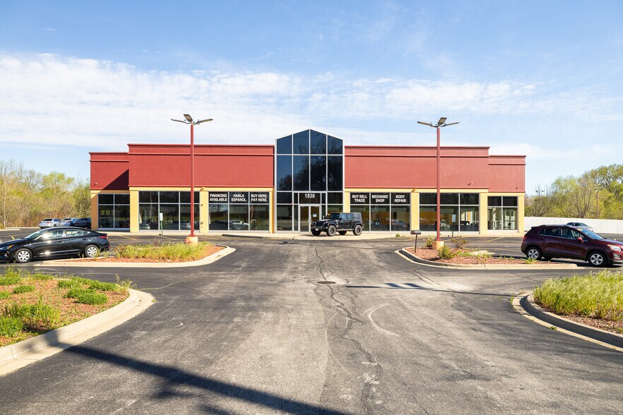 1530 E New York St, Aurora, IL à vendre - Photo du bâtiment - Image 2 de 17