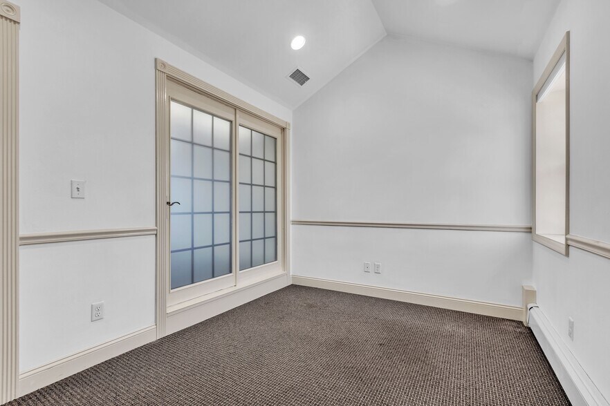 570 Yonkers Ave, Yonkers, NY à louer - Photo du bâtiment - Image 3 de 6