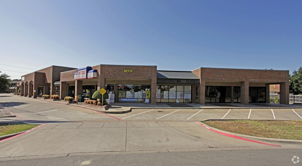 6407-6499 Southwest Blvd, Fort Worth, TX à louer - Photo du bâtiment - Image 3 de 4