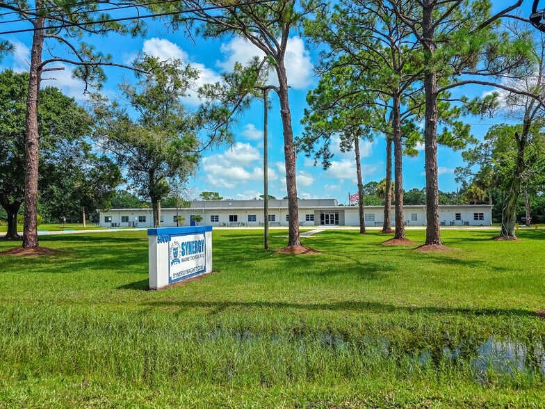 5900 Tedder Rd, Fort Pierce, FL à vendre - Photo du bâtiment - Image 1 de 39