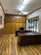 201 E Bridge St, Granbury, TX à louer Photo intérieure- Image 1 de 5