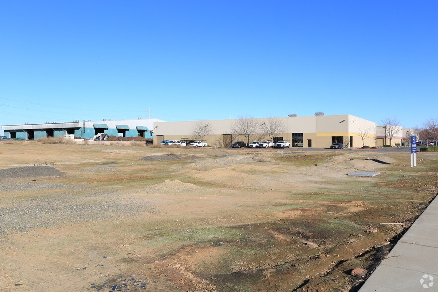 Morrison Creek Dr, Sacramento, CA à louer - Photo du bâtiment - Image 2 de 4